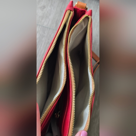 Valentina Italia Genuine Leather Red Crossbody Bag Made in Italy Gold Hardware - Picture 11 of 16